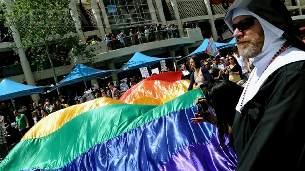 Proteste în Australia, în timpul vizitei reginei Elisabeta a II-a - FOTO