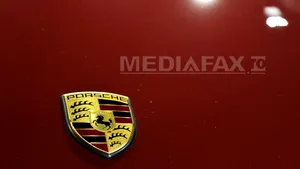 Profitul holdingului Porsche s-a înjumătăţit în primele nouă luni, din cauza scandalului emisiilor de la VW