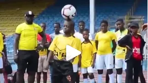 VIDEO. Pe urmele lui Messi. Cum a ajuns un puşti de 12 ani din Nigeria în Cartea Recordurilor