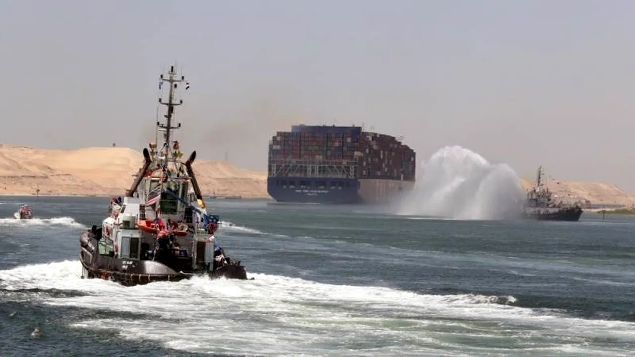 Canalul Suez: un remorcher s-a scufundat după o coliziune cu un petrolier