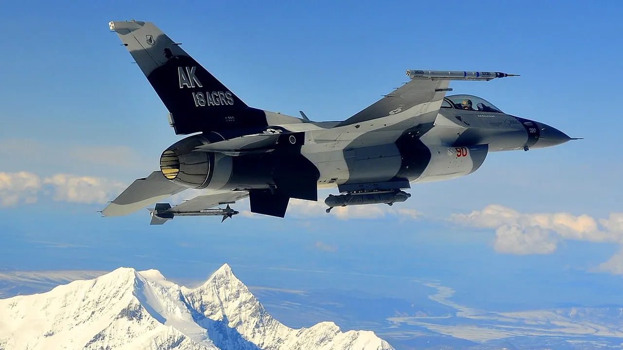 Negocierile dintre SUA şi Ucraina privind livrarea de avioane F-16 şi sisteme Patriot continuă, dar în discreţie maximă