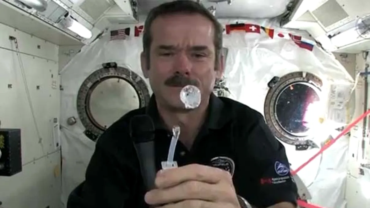 IMAGINI INEDITE: Cum se spală pe mâini astronauţii în spaţiu - VIDEO, FOTO