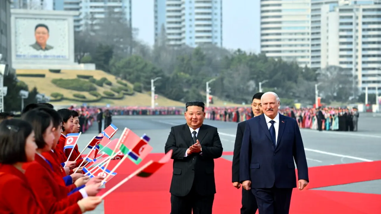 Președintele belarus Alexander Lukașenko a fost primit de Kim Jong-Un la Phenian
