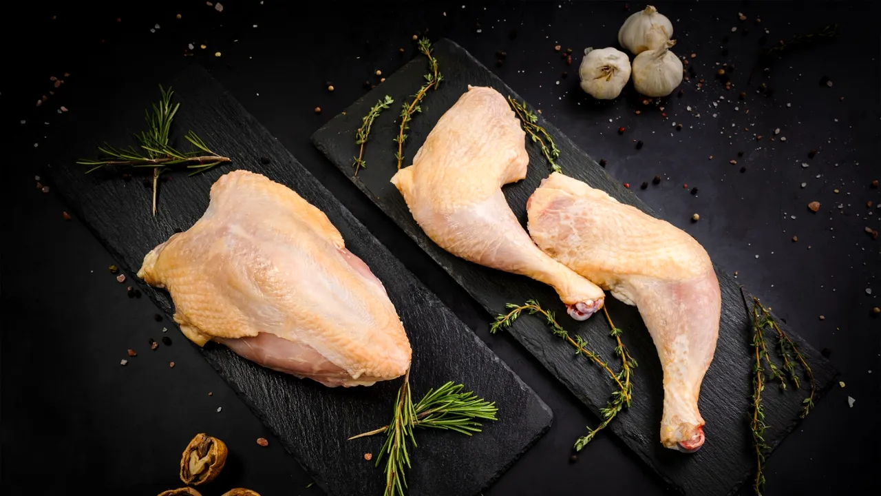 Cum s-a reformat consumul de carne de pasăre din România: pieptul de pui a devenit preferatul românilor în faţa pulpei şi aripioarelor