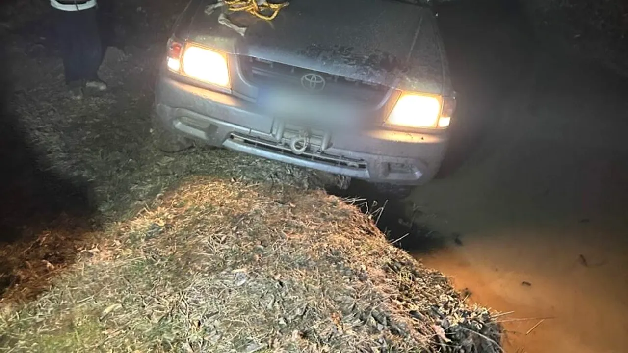 Două turiste rătăcite cu mașina în pădure, salvate de jandarmii sibieni