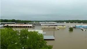 Inundaţii grave în statele americane Texas şi Oklahoma, soldate cu moartea unui pompier - VIDEO