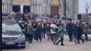 Au dansat la înmormântarea profesoarei