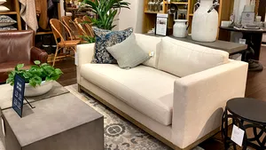 Mai puţin fashion mai multe decoraţiuni pentru casă. Vânzarea articolelor de home&deco a crescut, pentru că oamenii petrec mult timp acasă