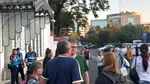 Câteva zeci de persoane protestează la Palatul Cotroceni. Actorul Alex Bogdan, printre manifestanți