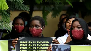Proteste în Nigeria împotriva violenţei sexuale/ O serie de agresiuni au zguduit ţara