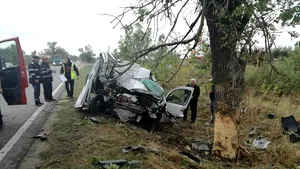 FOTO | Fiul unui consilier local din Arad a fost implicat în două accidente rutiere, în ultimele 24 de ore/ Tânărul de 27 de ani se află în spital în stare gravă