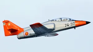 FOTO: Un avion al Forţelor Aeriene din Spania s-a prăbuşit. Pilotul a murit