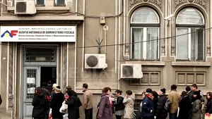 Contribuabilii ar putea plăti obligaţiile către Fisc şi primării cu cardul, la ghişeu şi online