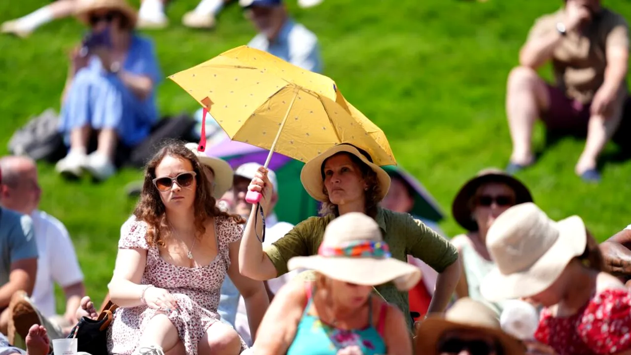 Zăpușeală la Wimbledon – cea mai caldă zi de deschidere a campionatului. Sportivii pot lua o pauză de 10 minute