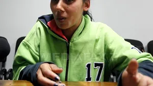 REPORTAJ - Tânăra care a returnat un portofel plin cu bani: 