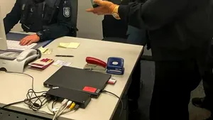Arnold Schwarzenegger a fost reţinut pe Aeroportul München