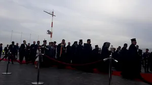 Lumina Sfântă de la Ierusalim a ajuns în România. Cum a fost adusă | FOTO, VIDEO