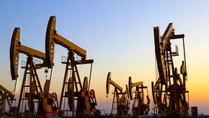 Statele Unite trimit în Europa şi Asia milioane de barili de petrol din rezerva strategică. Preţurile la carburanţi rămân ridicate 
