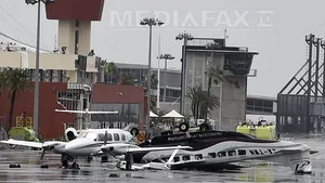 Mii de turişti au rămas blocaţi în Mexic din cauza uraganului Odile - FOTO