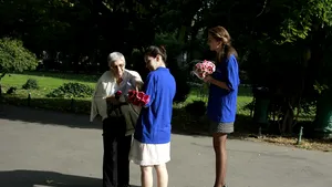 Fundaţia Principesa Margareta oferă 2.500 de flori vârstnicilor, de ziua lor - 1 octombrie