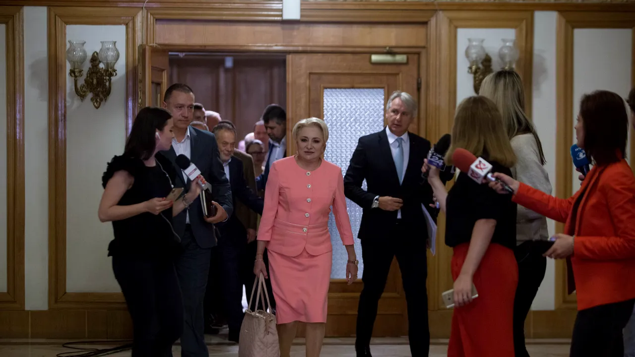Decizii în şedinţa CEx. Dăncilă anunţă că va merge în Parlament săptămâna viitoare pentru votul de încredere: Nu ne-am hotărât dacă mergem pe restructurare sau remaniere | VIDEO