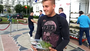 A început distribuirea amintirilor cu 