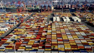 Germania îşi menţine decizia de a vinde o parte din portul Hamburg către China, în ciuda îngrijorărilor legate de securitate