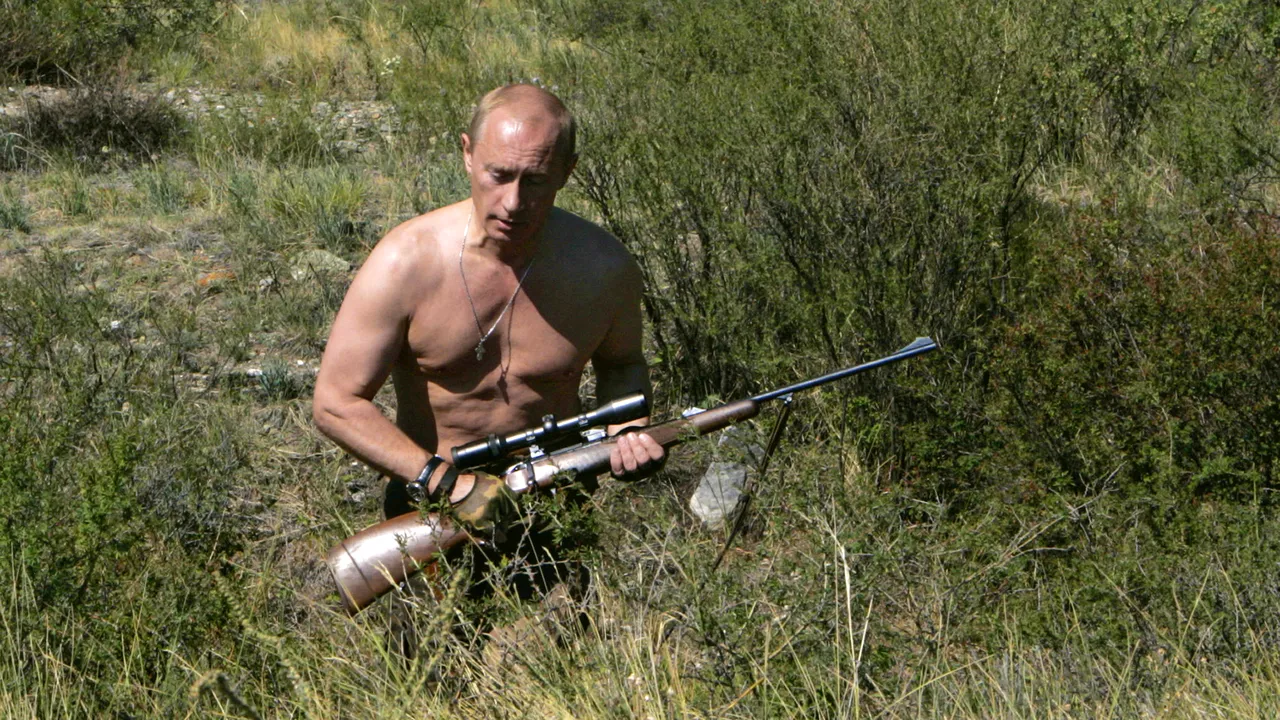 Putin face o vizită surpriză în Ucraina, deşi este căutat la nivel internaţional pentru crime de război 