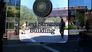 Levi Strauss vrea să vândă blugi în rate pe piaţa indiană