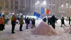 A zecea zi de proteste în Piaţa Victoriei: Aproximativ 2.000 de manifestanţi şi-au exprimat nemulţumirea faţă de Guvern
