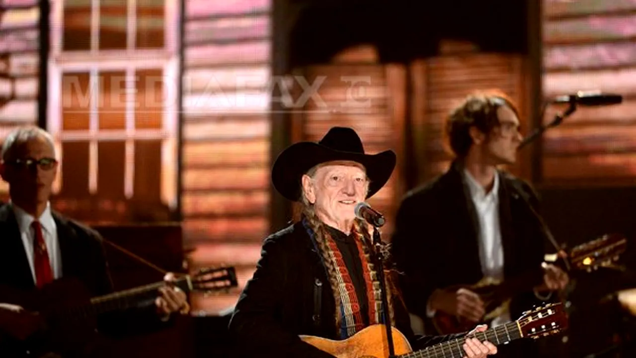 Codiţe de păr împletit ale cântăreţului american Willie Nelson, scoase la licitaţie