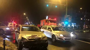 Un poliţist, implicat în accidentul cu şase victime de la Braşov. Două maşini s-au ciocnit într-o intersecţie, iar unul dintre vehicule a fost proiectat într-un grup de pietoni 