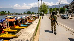 India şi Pakistan, schimb de focuri peste graniţa din Kashmir pentru a patra noapte la rând