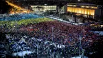 MEDIAFAX 35. 2017 – Românii ies masiv în stradă pe fondul OUG 13. Regele Mihai I moare. Simona Halep ajunge pe primul loc mondial WTA