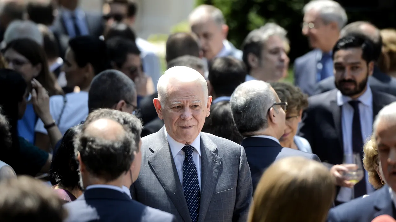 Dosar DESCHIS de Parchetul General, după o plângere pe numele lui Meleşcanu privind modul în care fiul său vitreg a fost numit consul