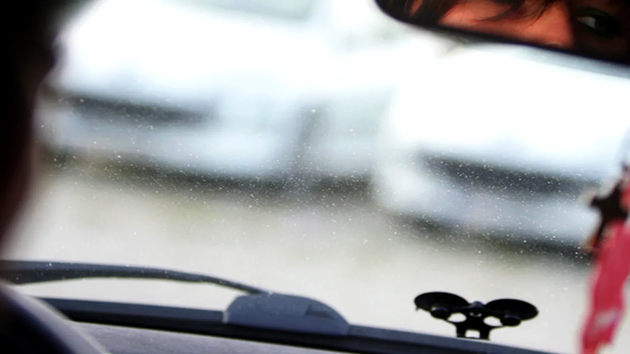 Şofer trimis în judecată pentru trafic de minori