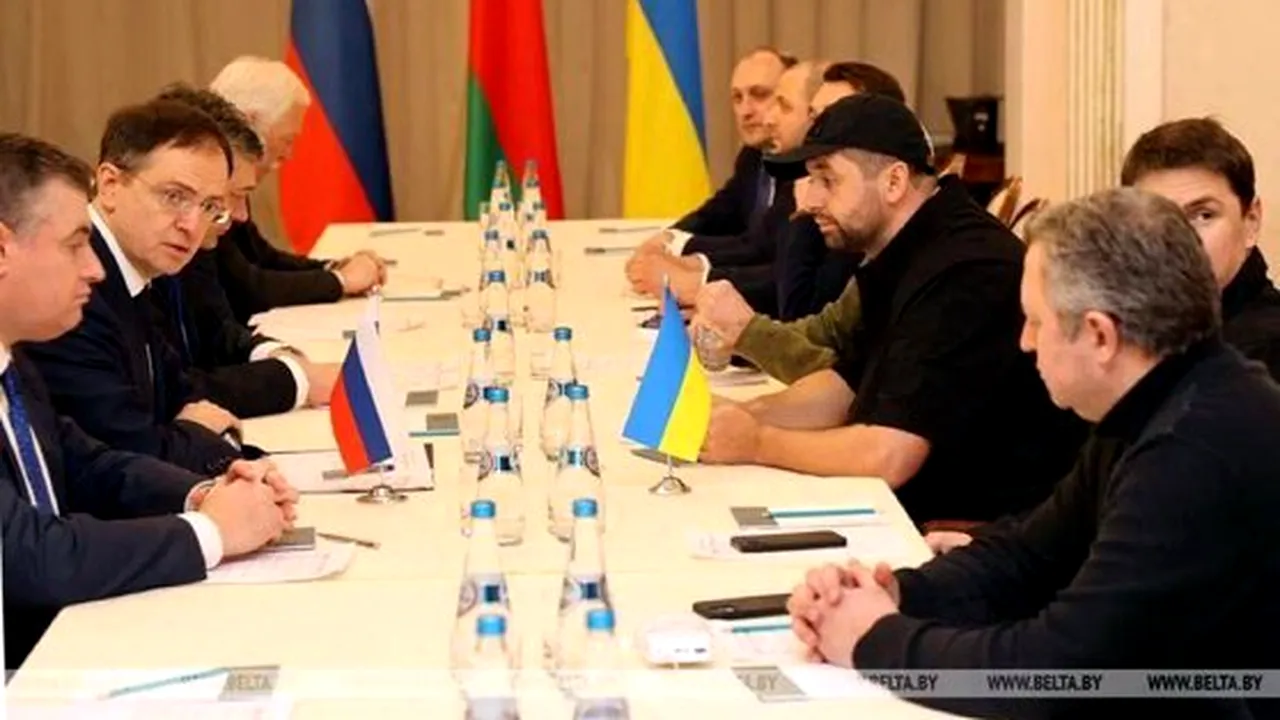 Turcia îşi atribuie rol de arbitru în negocierile de pace între Rusia şi Ucraina
