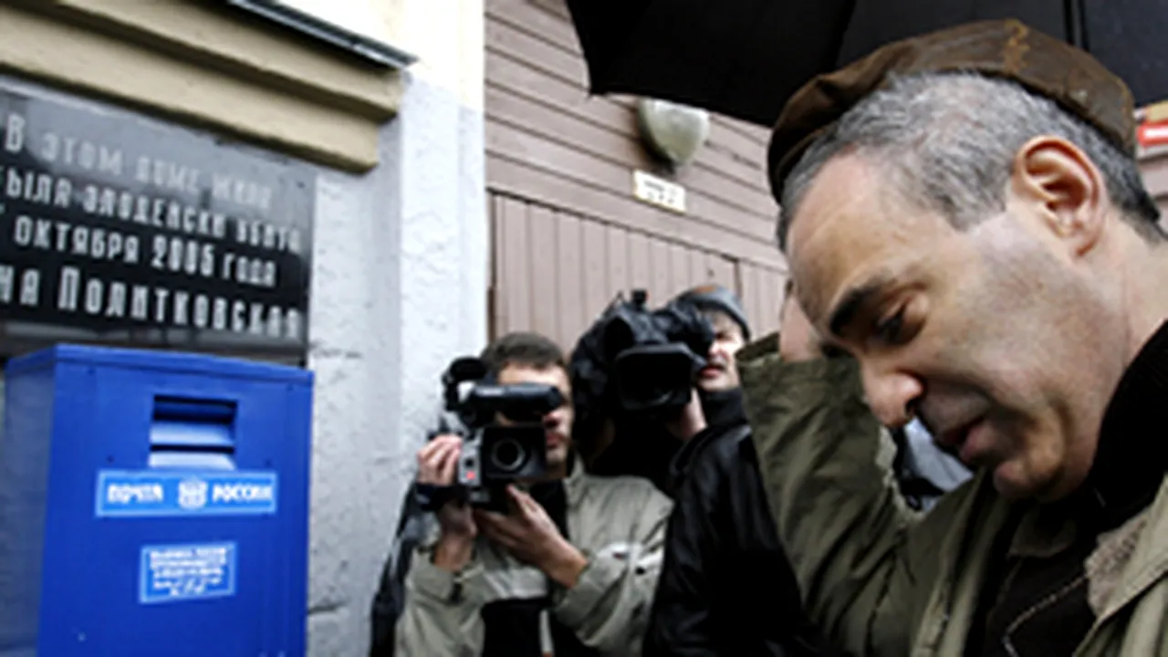 Garry Kasparov, reţinut de poliţie în timpul unei manifestaţii a opoziţiei, la Moscova