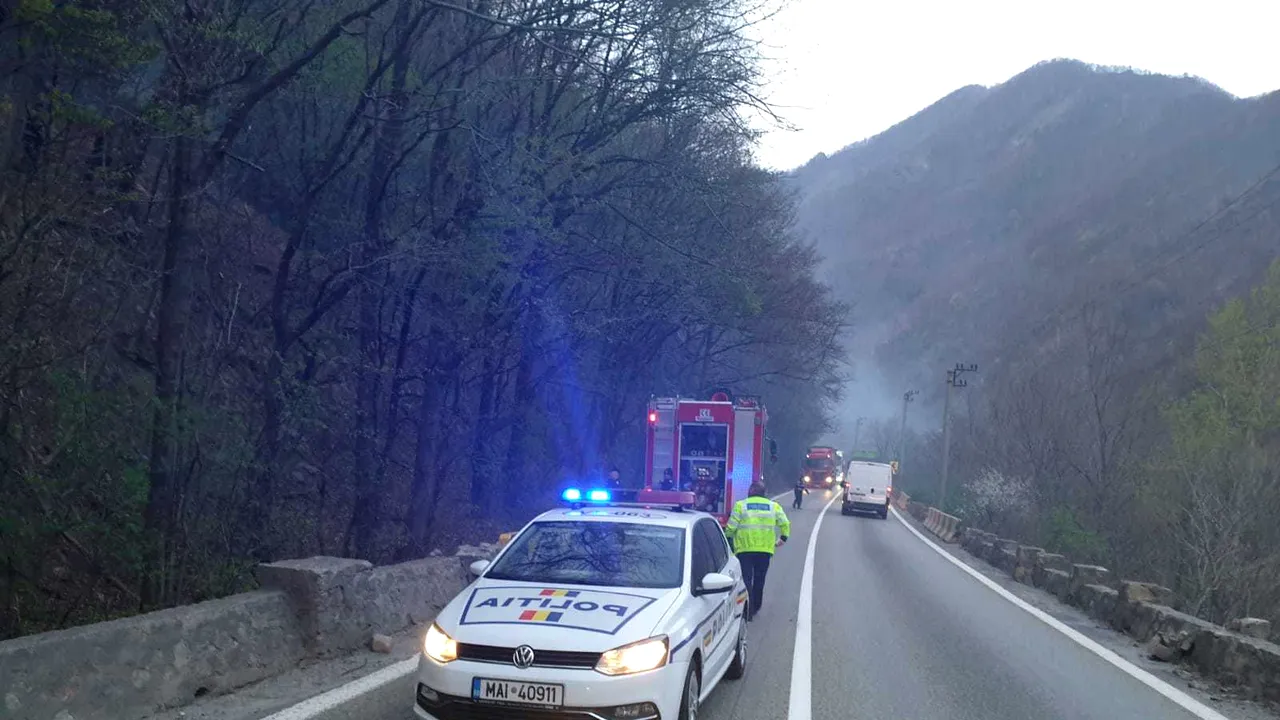Ninsoare şi ploaie îngheţată în Pasul Gutâi. Mai multe TIR-uri au rămas blocate