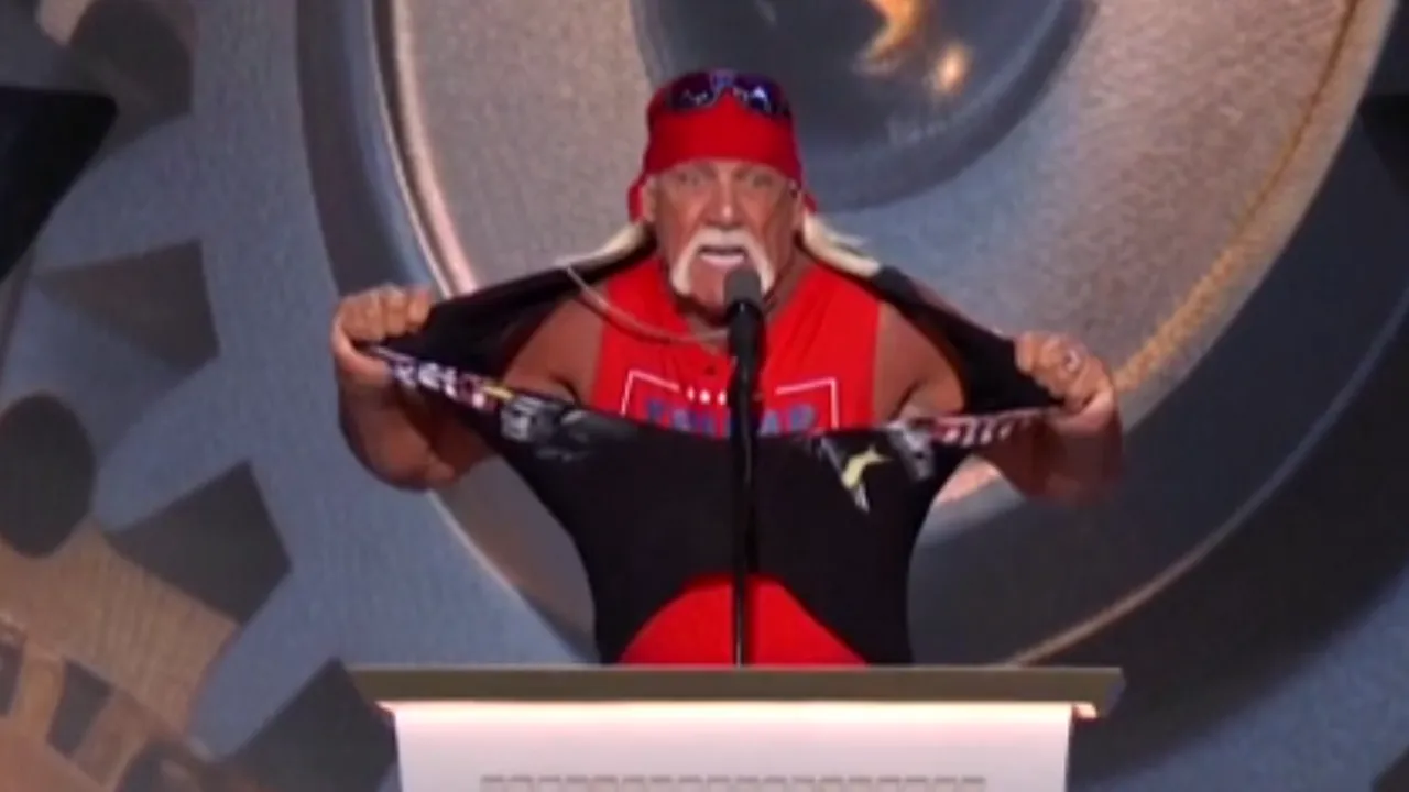Fostul campion la lupte Hulk Hogan şi-a rupt cămaşa de pe el pentru Donald Trump