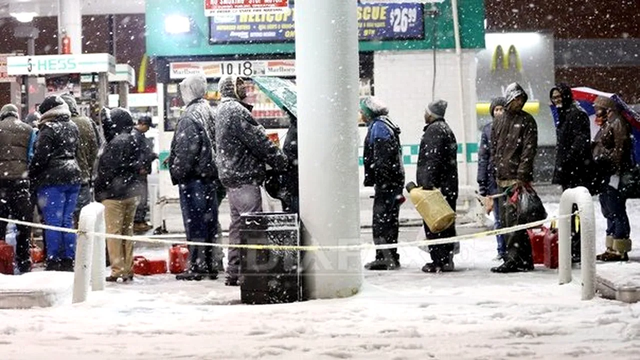 Benzina va fi raţionalizată la New York, la zece zile de la trecerea uraganului Sandy