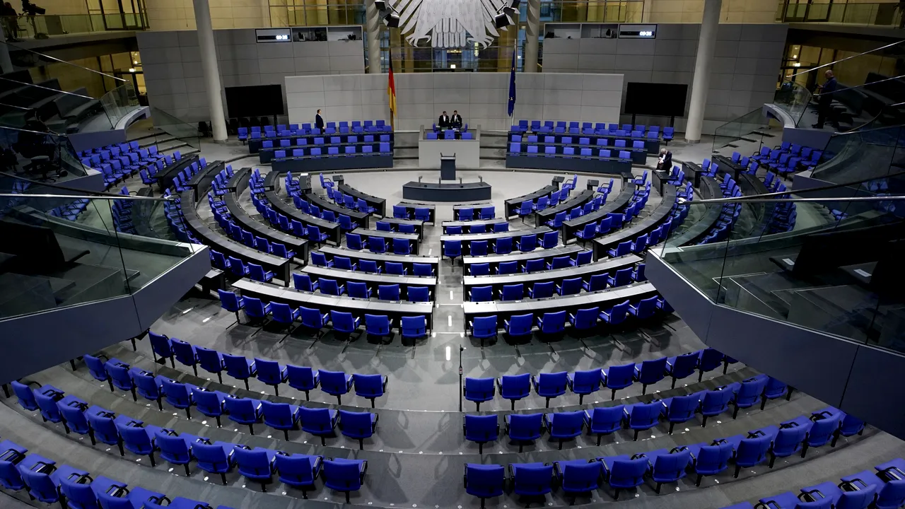 Bundestagul aprobă reforma electorală care reduce numărul de parlamentari. Câţi membri va avea Parlamentul Germaniei
