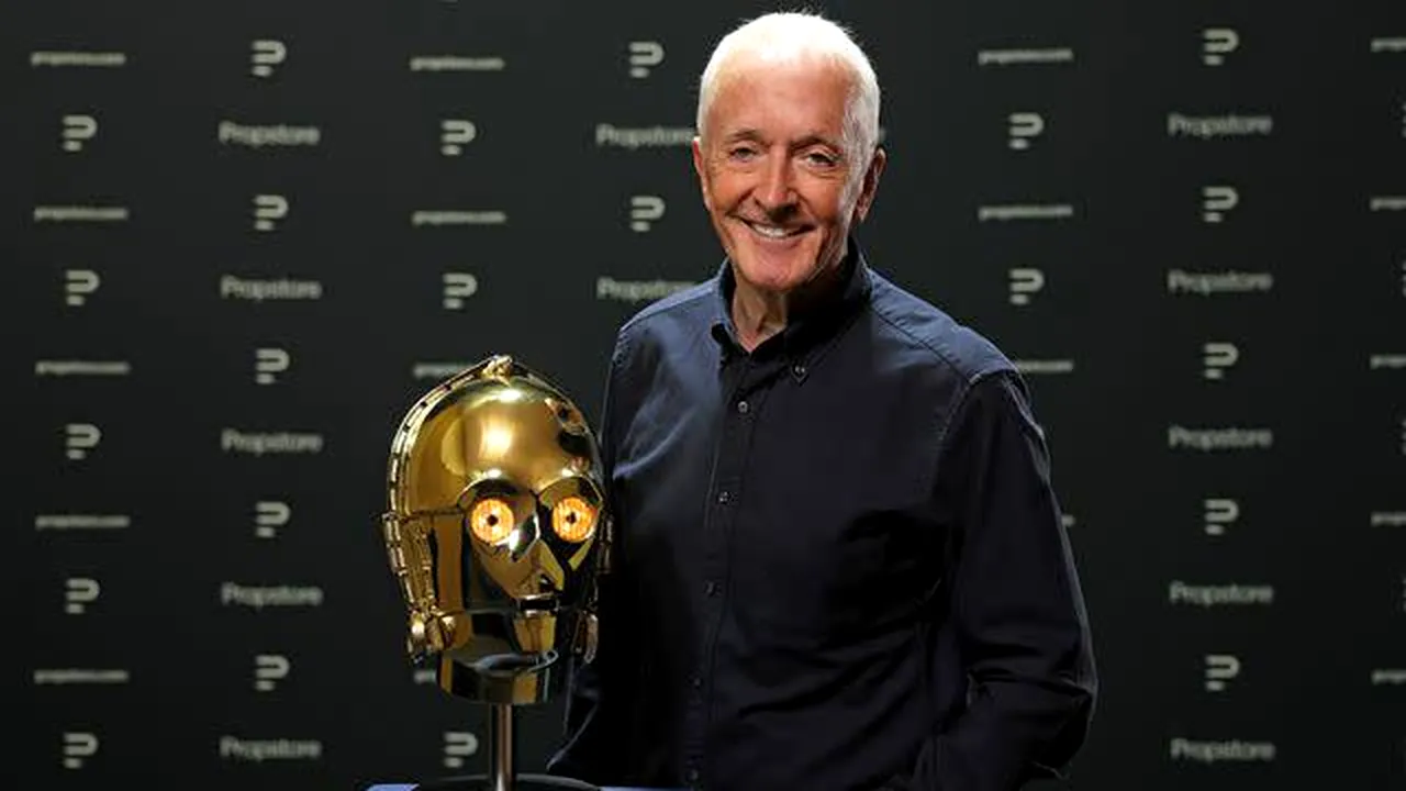 Licitaţie de costume şi recuzită la Londra: De la capul robotului C-3PO, la costumele purtate de Leonardo di Caprio în Titanic