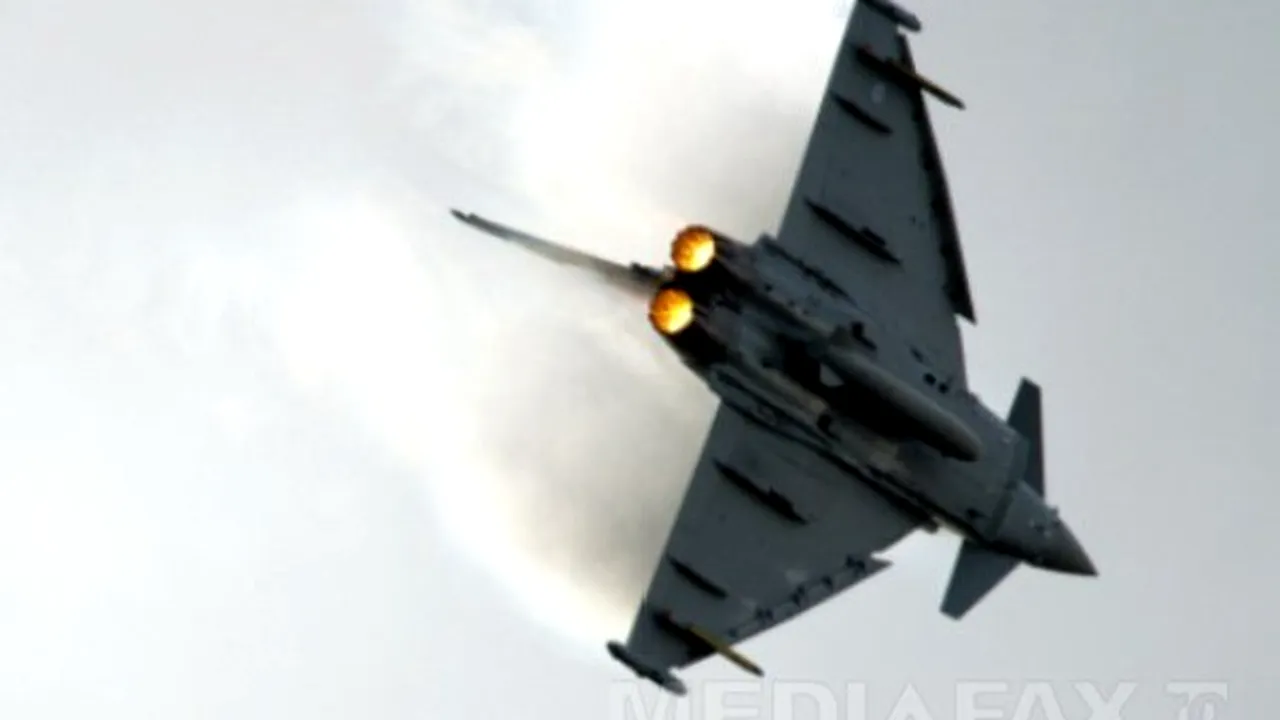 Un avion militar s-a prăbuşit în Iran: Cei doi piloţi au murit pe loc