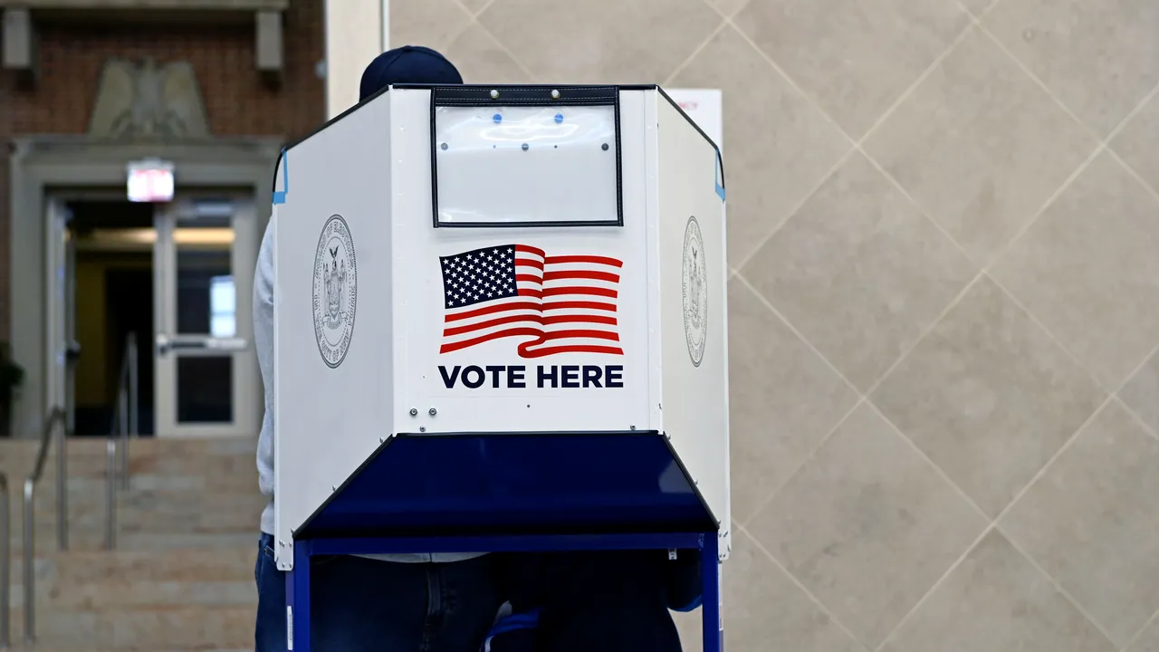 Clipuri electorale false, în vizorul FBI. Avertisment pentru votanţii americani