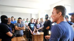 Jean-Claude Van Damme la Jilava. Ce le-a povestit deţinuţilor - FOTO, VIDEO