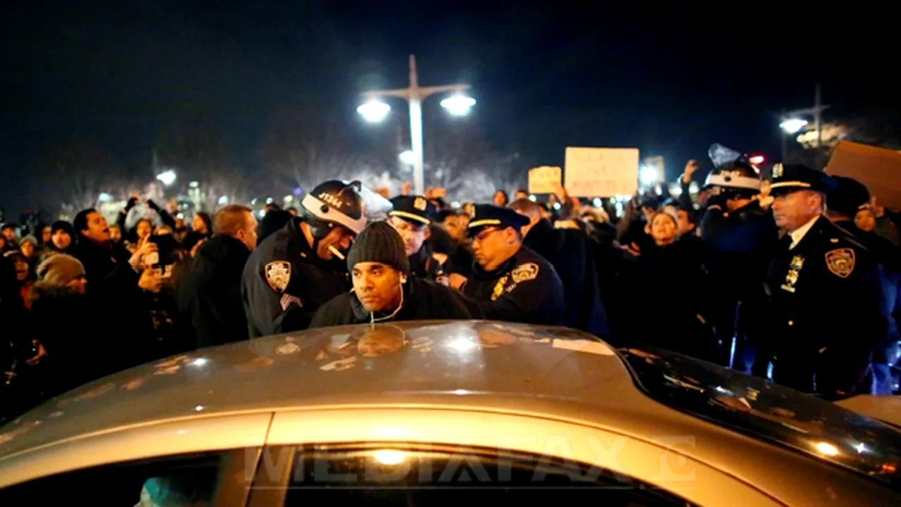 Peste 200 de arestări la New York, în timpul manifestaţiei împotriva violenţei poliţiştilor