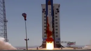 VIDEO | Iranul susţine că a lansat o rachetă pentru plasarea unor sateliţi pe orbită