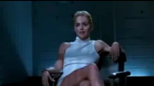 Sharon Stone, protagonista celui mai sexy stop cadru dintr-un film. Vezi aici