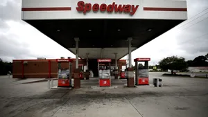 Prețul benzinei rămâne foarte ridicat în SUA. De ce șoferii americani nu scapă prea curând de scumpiri